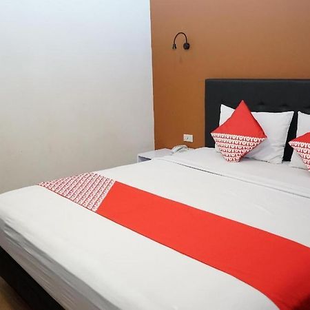 Ren'Z Hotel Pangkal Pinang Bagian luar foto