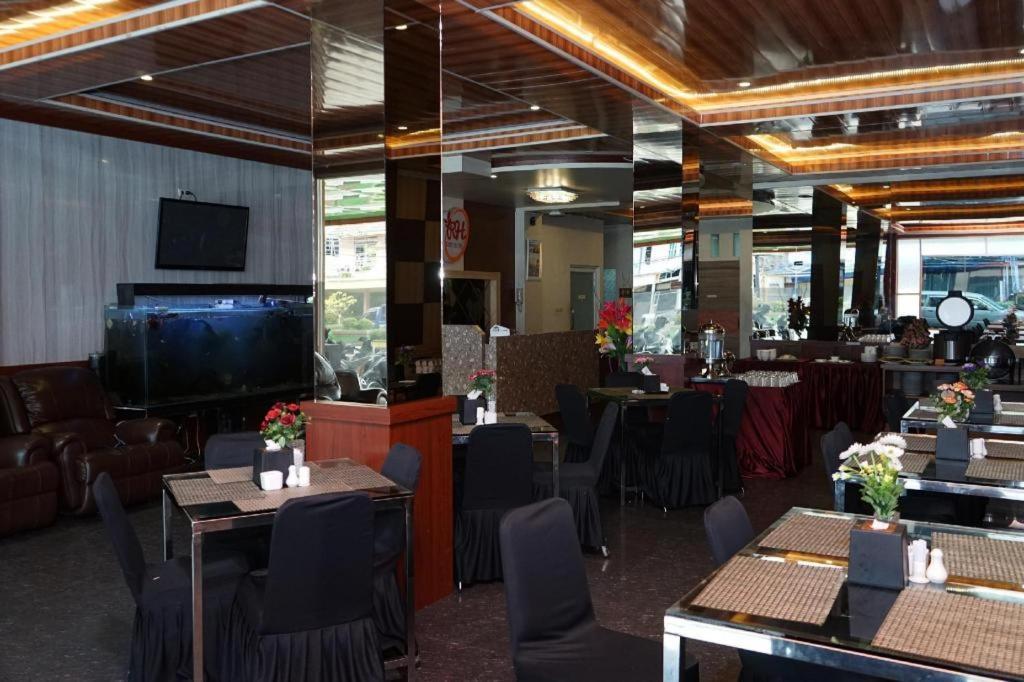 Ren'Z Hotel Pangkal Pinang Bagian luar foto