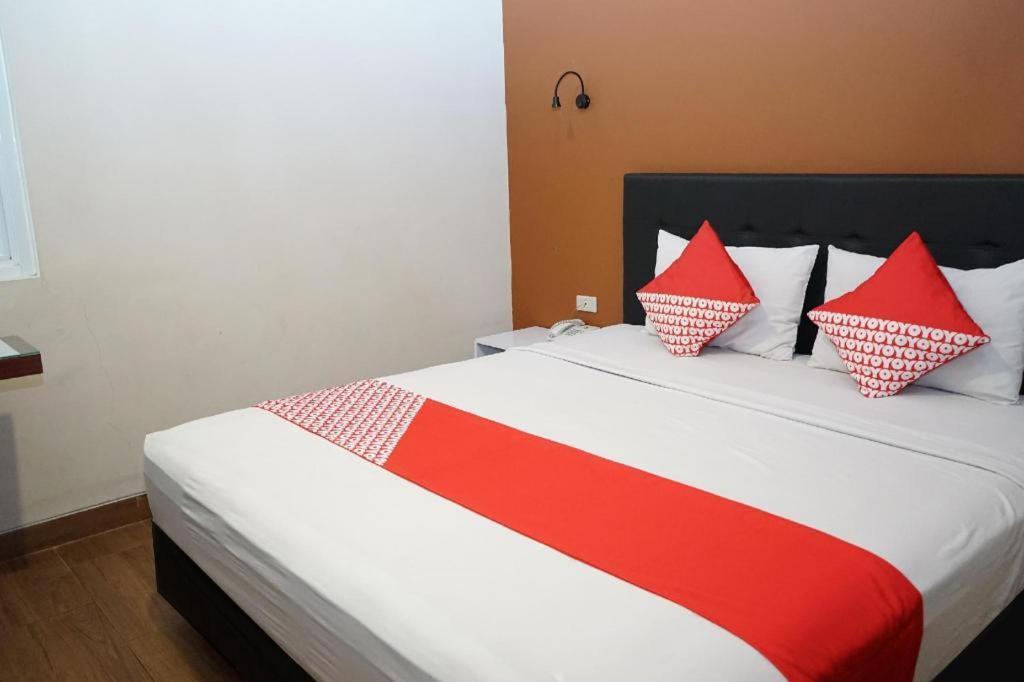Ren'Z Hotel Pangkal Pinang Bagian luar foto